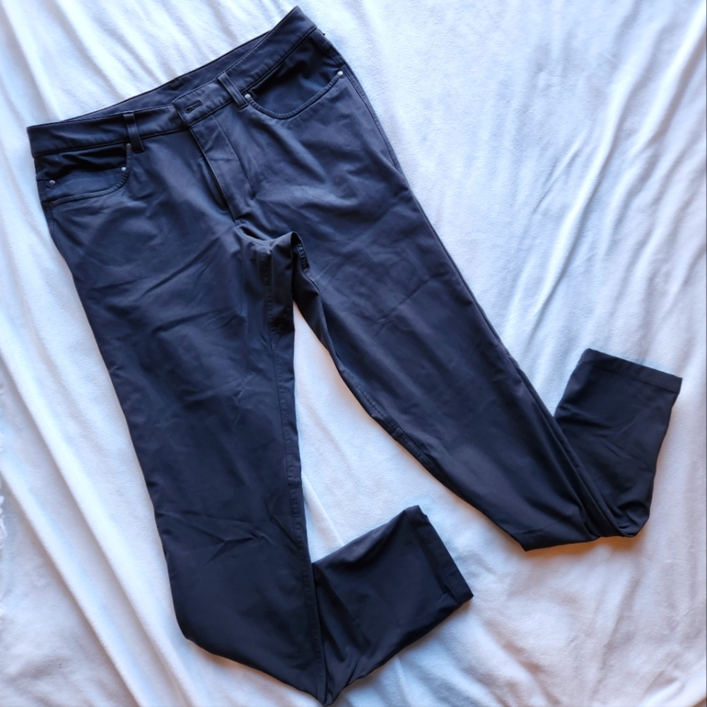 Size 32 Lululemon Men's Pants